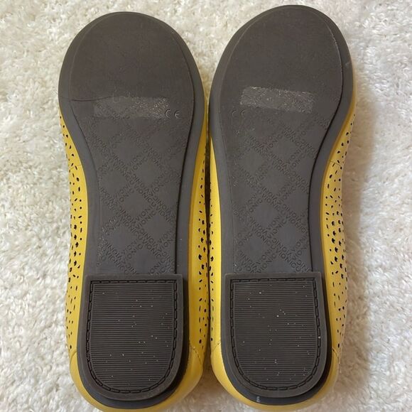 Vionic Womens Yellow Laser Cut Leather Ballet Flats Sz 8.5 - Picture 7 of 9